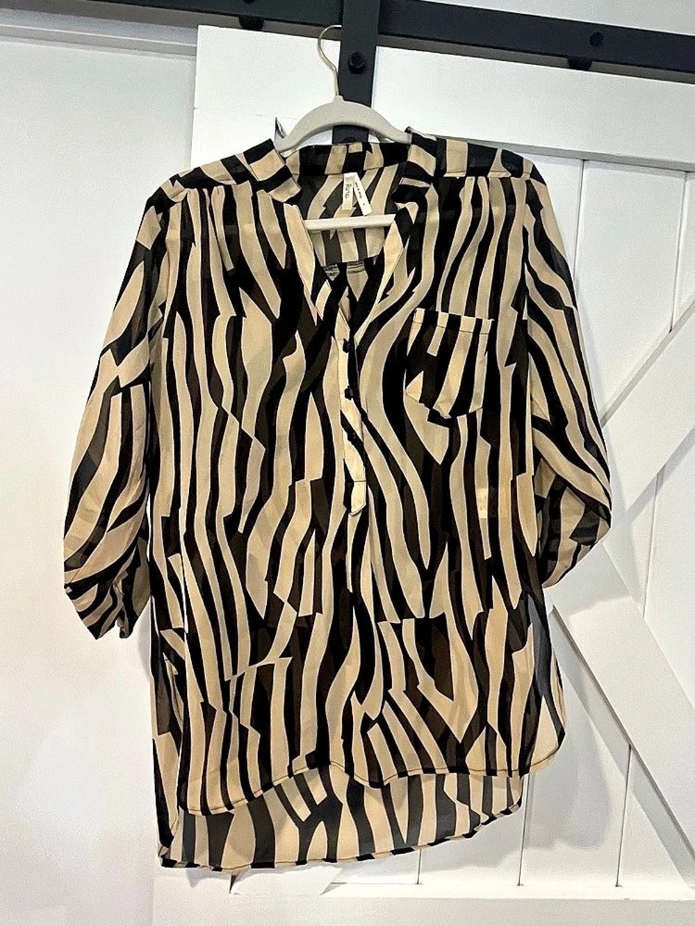 Truth Animal Print Button Down Size Small Like New